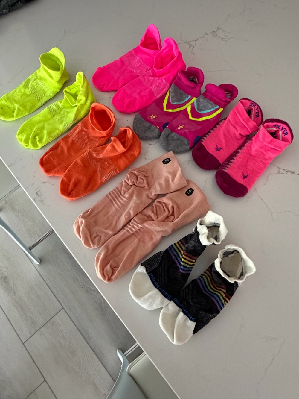 Lot of women’s size 38-40 athletic socks - Picture 4 of 5
